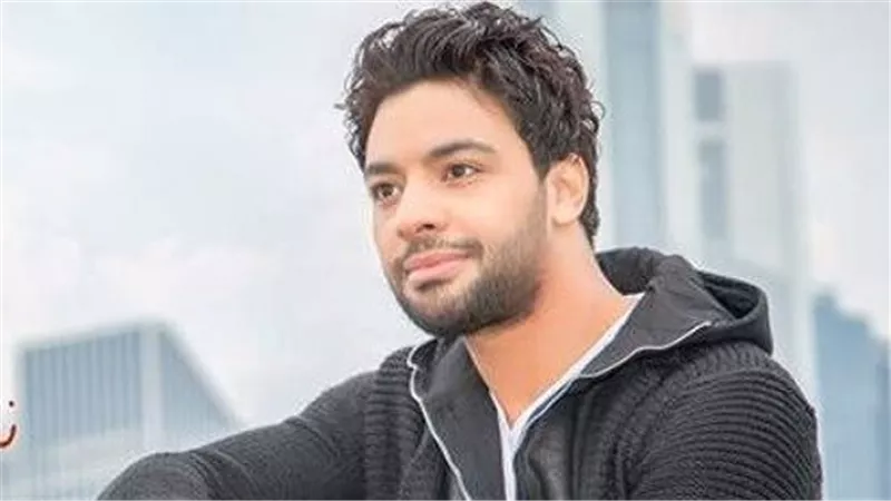 أحمد جمال يروج لأحدث أعماله الغنائية 