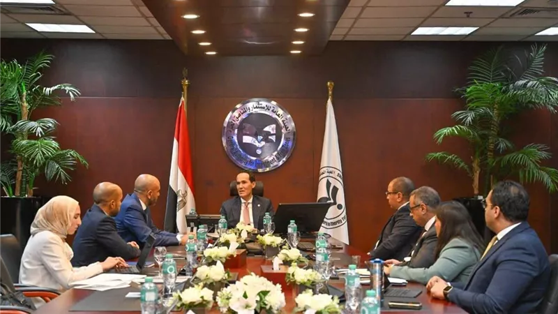 الرئيس التنفيذي لهيئة الاستثمار يبحث مع«موانئ دبي» خطط التوسع الإستثماري