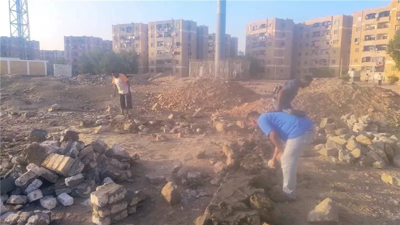 محافظ أسوان يوجه بالتصدى الحاسم للتعديات على أراضى الدولة .. وإزالة حالتى تعدى
