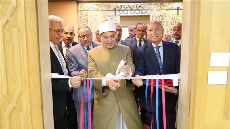 رئيس جامعة الأزهر يفتتح قاعة اجتماعات جديدة ومركزًا للدراسات العليا 