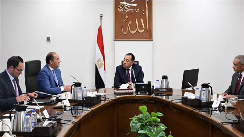 رئيس الوزراء يُتابع مع وزير المالية عددا من ملفات العمل