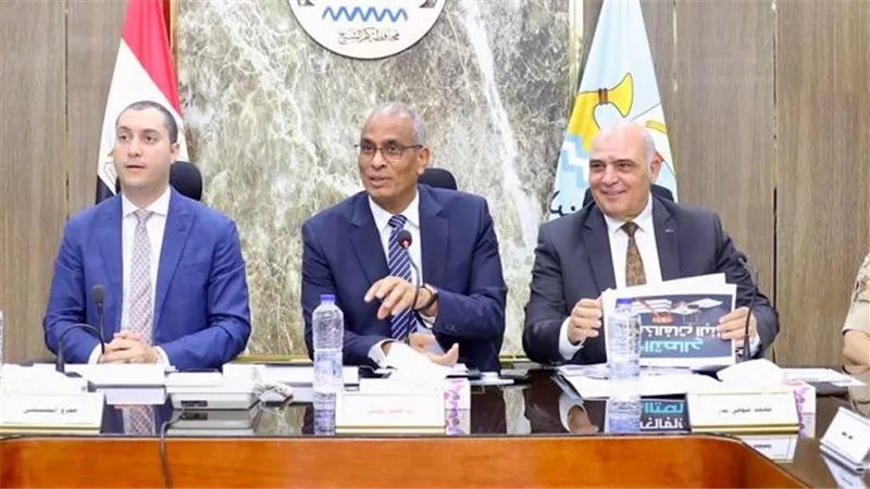 محافظ كفر الشيخ يهنئ طالبين من أبناء المحافظة للتفوق ضمن أوائل الثانوية العامة
