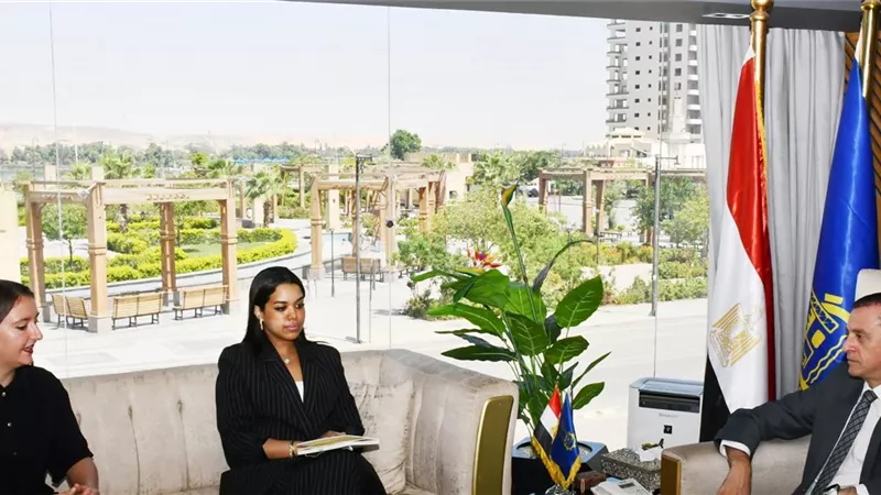 محافظ أسوان يبحث مع وفد مؤسسة «سيدايل» تعزيز التعاون بمجالات التنمية والسياحة