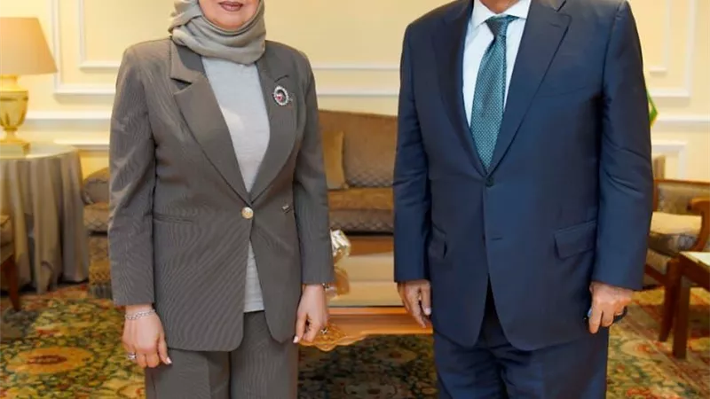 نبيل فهمي يبحث مع سفيرة البحرين قضايا العمل العربي المشترك