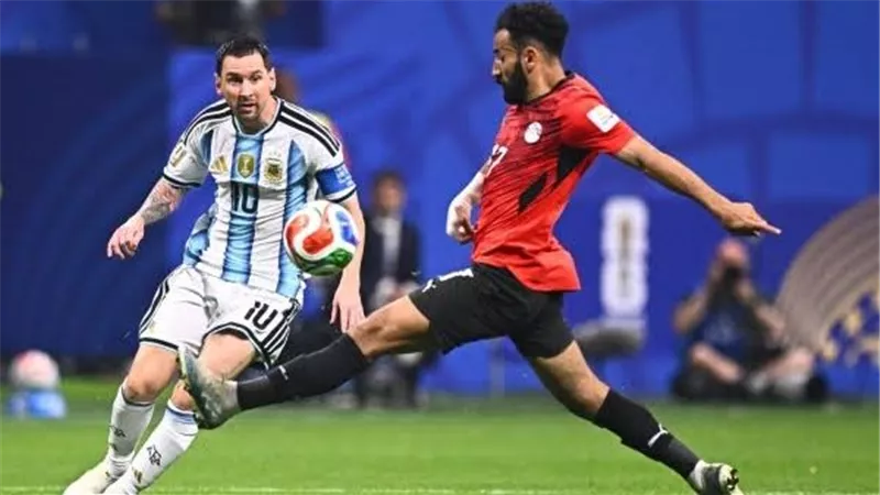 بسبب ميسي وسكالوني.. روزاريو سنترال يطالب وزير خارجية الأرجنتين باعتذار