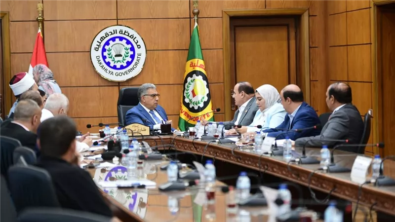 لتلبية مطالب المواطنين.. محافظ الدقهلية يجتمع باعضاء مجلسى النواب والشيوخ 