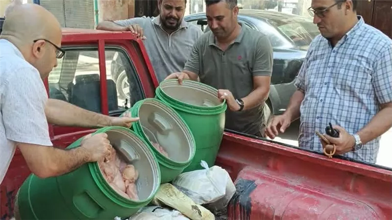 تفاصيل ضبط 300 كيلو دواجن ودهون داخل مخزن مخالف بالمنوفية