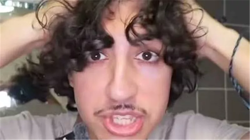 شبيه محمد هاني يبعث رسالة طريفة: سأشتري قميص منتخب مصر وأطالب بتحليل DNA