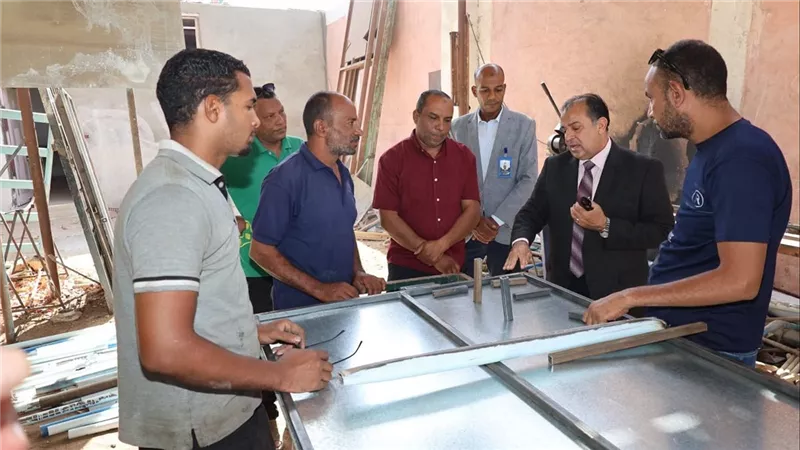 رئيس جامعة قنا يتفقد إدارة الصيانة المركزية ويتابع حسن سير العمل بالورش الفنية