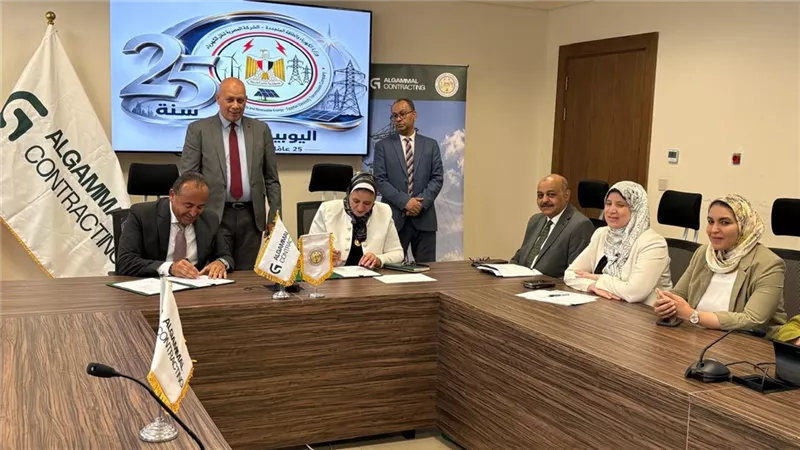 المصرية لنقل الكهرباء توقع عقدا لخطوط نقل بقدرة 500 كيلوفولت بخليج السويس