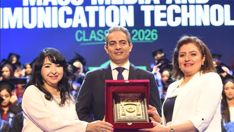 جامعة مصر تكرم نقيب الإعلاميين لدوره في ضبط المشهد الإعلامي