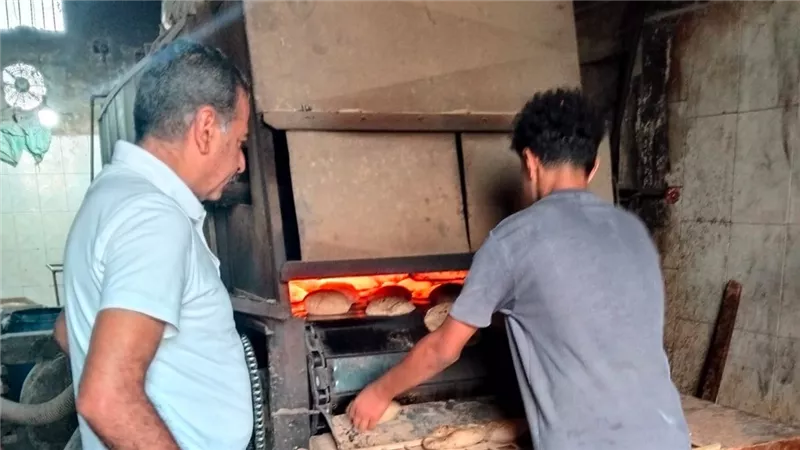 تموين الإسماعيلية يضبط مخبزا استولى على 2 طن دقيق مدعم ويحرر 16 مخالفة