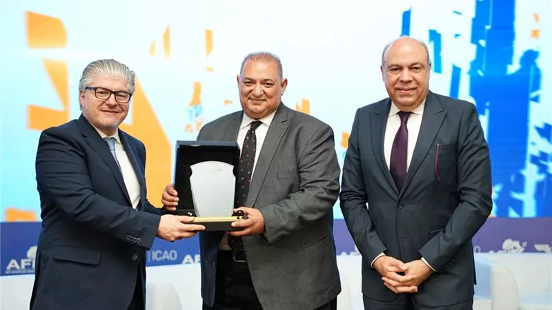وزير الطيران المدني يكرم محمد رحمة بمناسبة توليه إدارة إقليم الإيكاو بالشرق الأوسط
