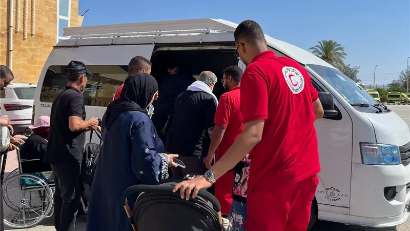 الهلال الأحمر المصري يساند الدفعة الـ 68 من الجرحى والمرضى الفلسطينيين