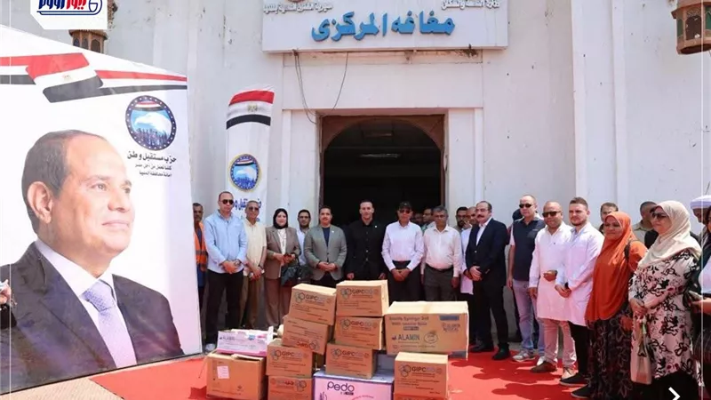 مبادرة صحتك تهمنا.. محافظ المنيا يشهد توزيع مستلزمات طبية لدعم مستشفيات الشمال