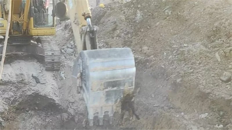 مياه القناة تنهي أعمال إصلاح الكسر المفاجئ بخط طرد محطة رفع صرف صحي الجبلايات 