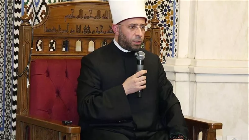 مكرمة من شيخ الأزهر.. وزير الأوقاف يفتتح أعمال تجديد فرش مسجد الحسين