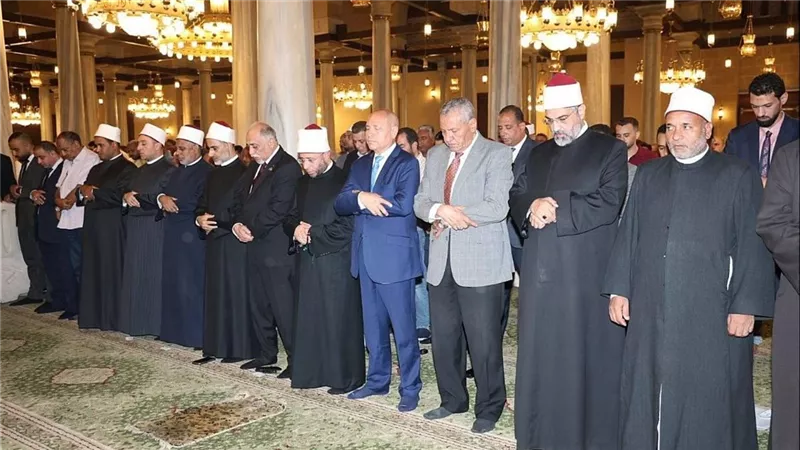 وزير الأوقاف ومحافظ القاهرة ونقيب الأشراف يفتتحون مسجد الحسين عقب تجديده