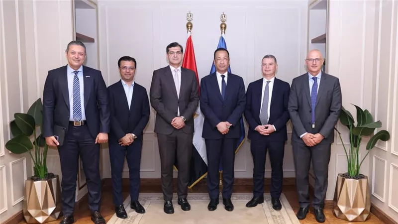 وزير الاتصالات يبحث مع سيستمز ليمتد توسيع مركزها بمصر ليصبح الأكبر عالمياً