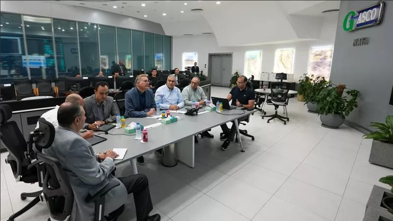  وزير البترول من مركز التحكم يؤكد .. إمدادات الغاز والوقود مُؤَمَّنة بالكامل 