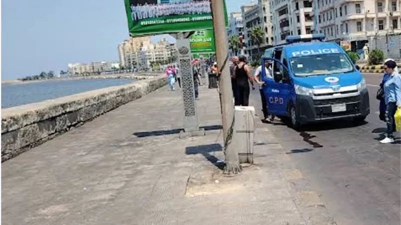 انتشال جثمان شاب غرقا في مياه البحر بكورنيش محطة الرمل بالإسكندرية