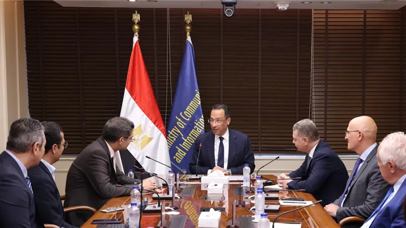 وزير الاتصالات يبحث توسع سيستمز ليمتد وتحويل مركزها بمصر لأكبر مراكزها