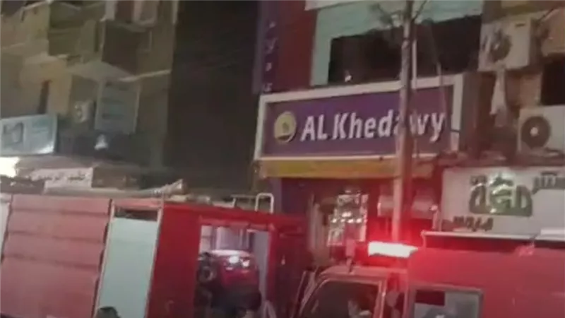حريق يلتهم سوبر ماركت بقرية سلامون في سوهاج دون إصابات