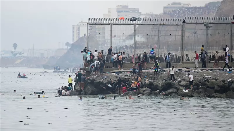 الحكومة الإسبانية: ارتفاع عدد الوفيات من المهاجرين لسبتة إلى 57 شخصا