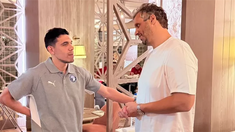 رئيس بيراميدز يطمئن على تطورات تأهيل محمد حمدي بعد إصابة الرباط الصليبي