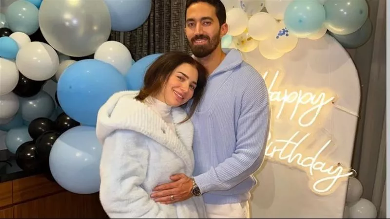 أحمد تيمور زوج مي عز الدين عن حملها : هتبقى أم حنينة وهايلة 