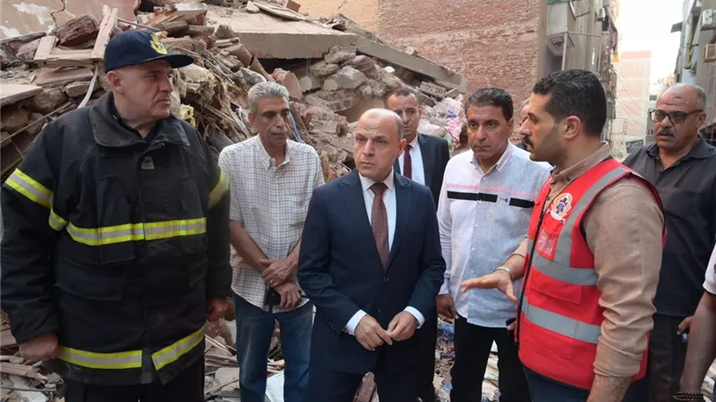 أربعة ضحايا فى  انهيار عقار شارع محمد ابو الخير متفرع من شارع فلسطين بمدينة ز