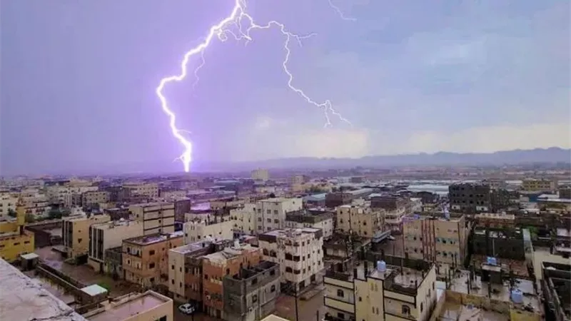 صواعق اليمن تحصد الأرواح.. مقتل 4 نساء خلال فعالية نسوية للحوثيين في عمران