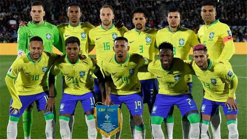 بطل البريميرليج يشعل الميركاتو.. نجم منتخب البرازيل لاعبًا جديدًا في أرسنال