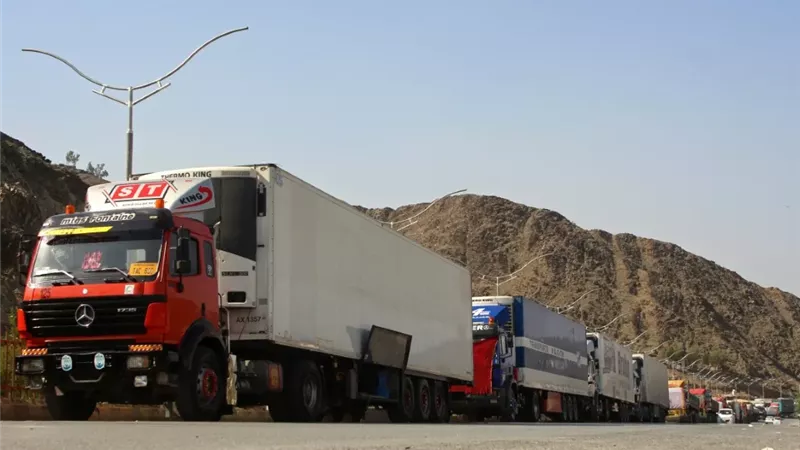 أفغانستان تعيد رسم خريطة تجارتها.. إيران وآسيا الوسطى بديلًا عن باكستان