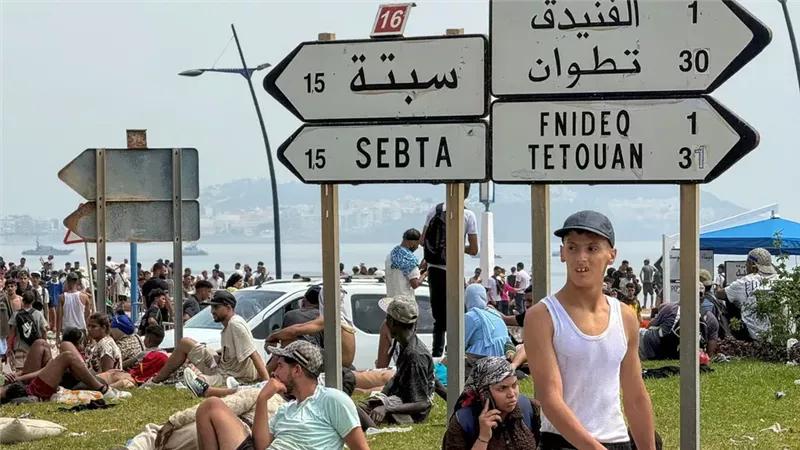 أزمة سبتة تتفاقم.. 67 قتيلًا في موجة عبور جماعي من المغرب