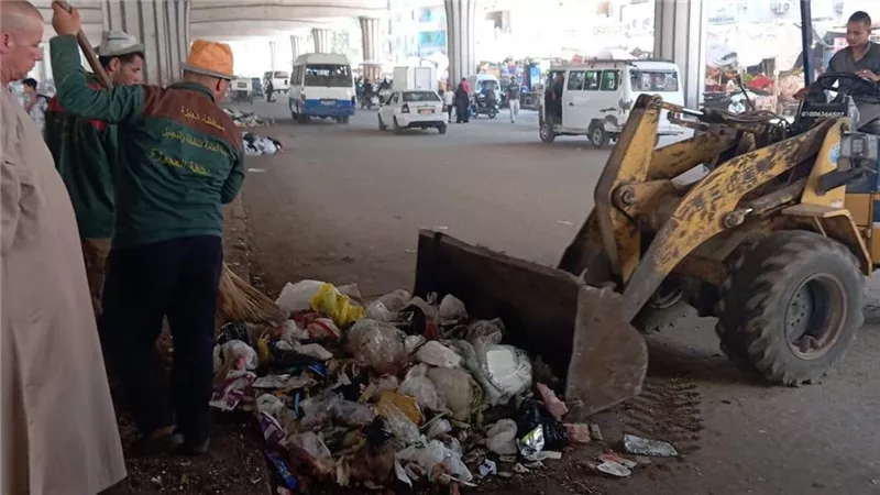 محافظ الجيزة يأمر بإزالة بناء مخالف وملاهي عشوائية ومخزن خردة