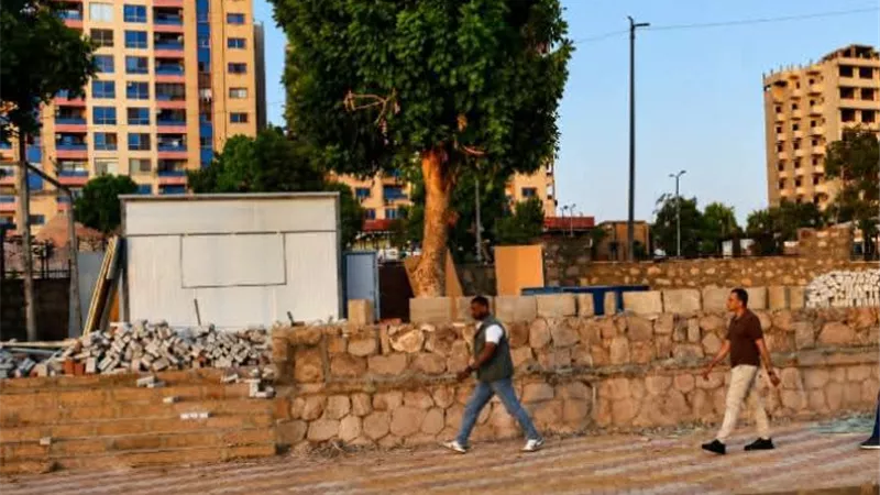 محافظ أسوان يتفقد مشروع ملاعب البادل على كورنيش النيل.. ويوجه بسرعة الإنجاز