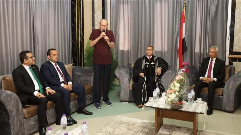 رئيس جامعة المنيا يزور عددا من الكنائس للتهنئة بعيد القيامة المجيد