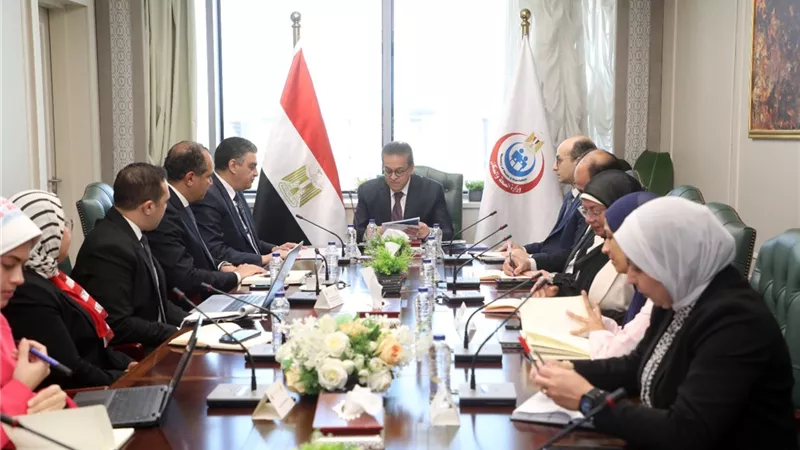 وزير الصحة يبحث إنشاء مراكز تدريب لتصنيع اللقاحات بإفريقيا مع الشراء الموحد