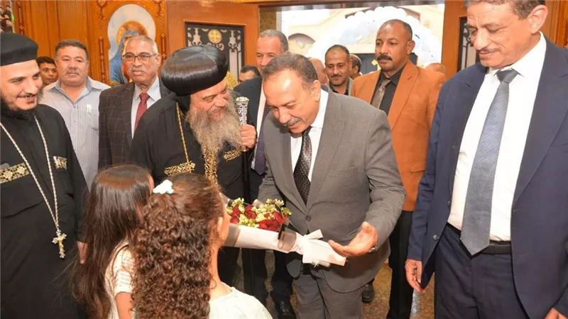 محافظ أسيوط يزور مطرانيات الدير المحرق والإنجيلية للتهنئة بعيد القيامة