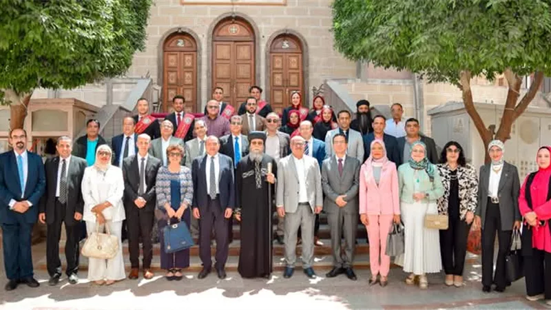 رئيس جامعة بني سويف يزور عددا من الكنائس والأديرة للتهنئة بعيد القيامة