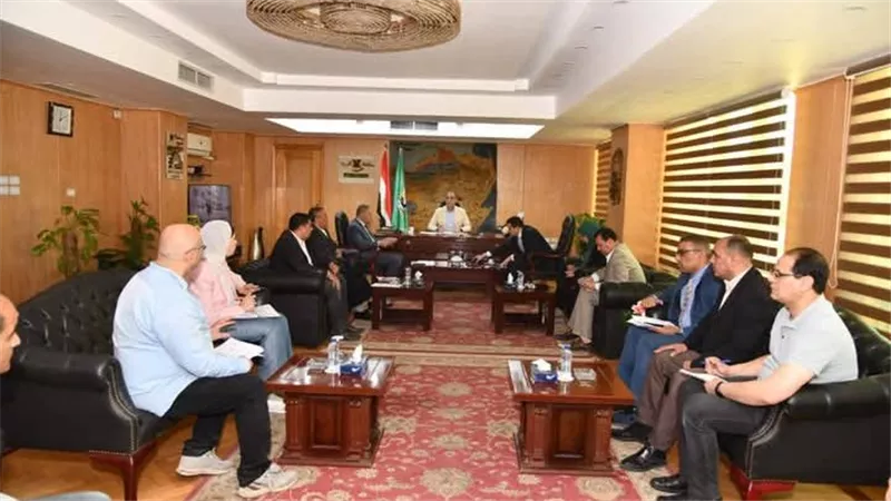 محافظ الفيوم يتابع معدلات الآداء بملف تقنين أراضي أملاك الدولة
