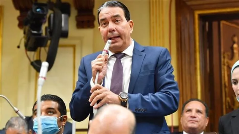النائب أبو العلا يدعو للتكاتف في مناقشة قانون الإيجار ويتحفظ على إنهاء العلاقة