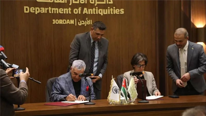 مذكرة تفاهم بين آثار الأردن ومؤسسة زاهي حواس لتعزيز التعاون بمجال التراث