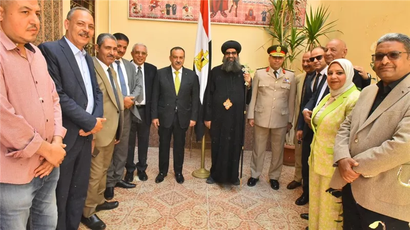محافظ أسيوط يهنئ الكنائس بعيد القيامة ويؤكد عمق الوحدة الوطنية |صور