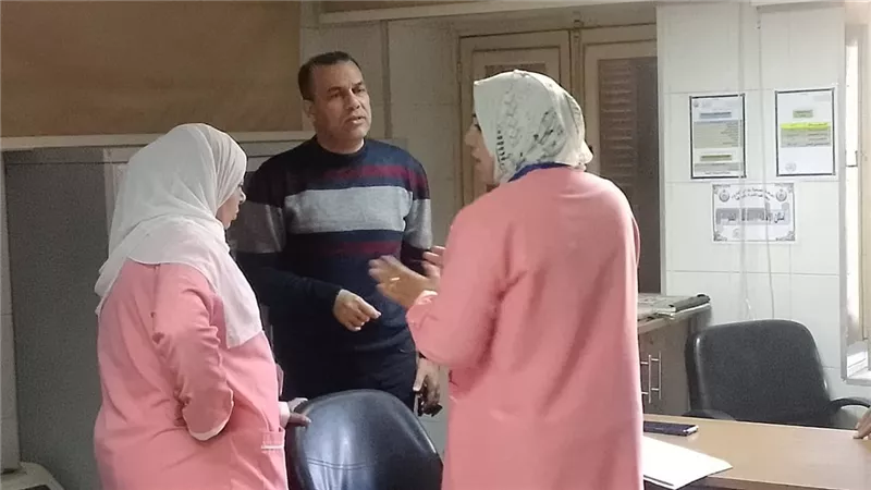 استعدادا لـ شم النسيم.. وكيل صحة البحيرة يفاجئ وحدة صحة الأسرة بإيتاي البارود