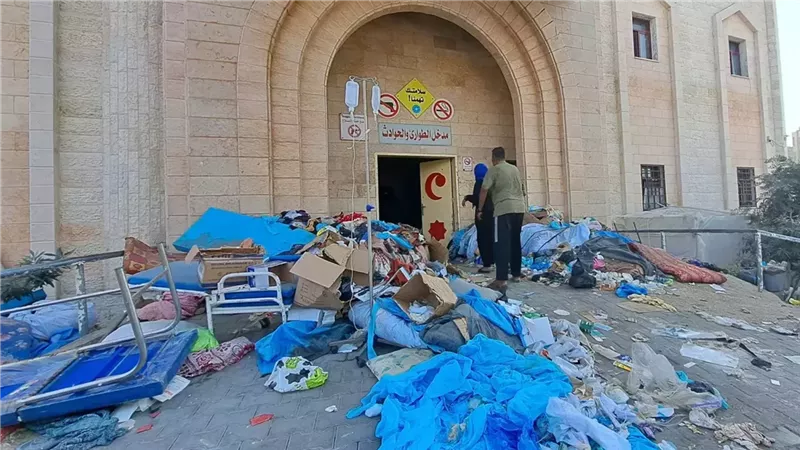 الاحتلال يستهدف الطواقم الطبية ويُقيّد إدخال المستلزمات إلى قطاع غزة
