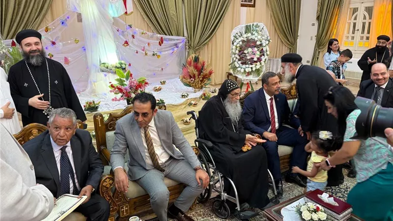 وفد الجبهة الوطنية بالفيوم يزور الأنبا إبرام للتهنئة بعيد القيامة المجيد