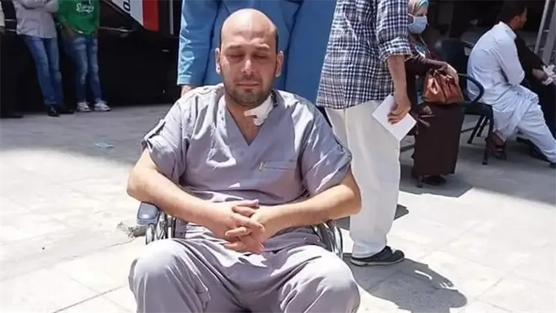 بعد 5 سنوات من فقدان بصره بسبب كورونا… الصحة تتواصل مع الطبيب محمود قنيبر