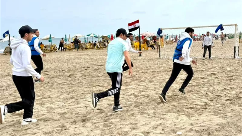 احتفالا بشم النسيم.. إقبال كبير من المواطنين على شواطئ رأس البر في دمياط